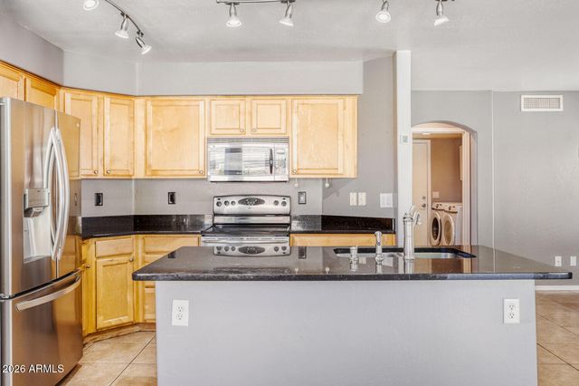 8782 E PINCHOT Avenue, Scottsdale, AZ 85251