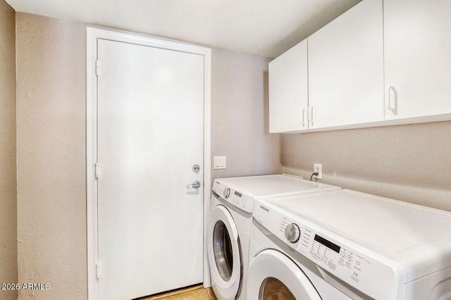 8782 E PINCHOT Avenue, Scottsdale, AZ 85251