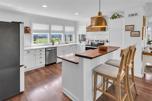 27440 W 215th Street, Spring Hill, KS 66083