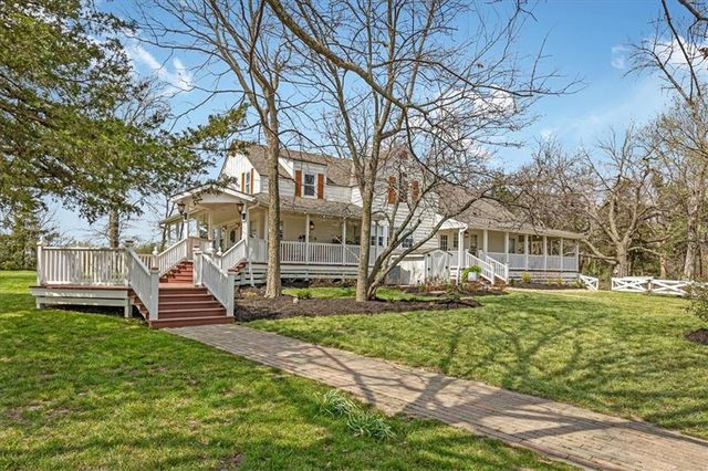 27440 W 215th Street, Spring Hill, KS 66083