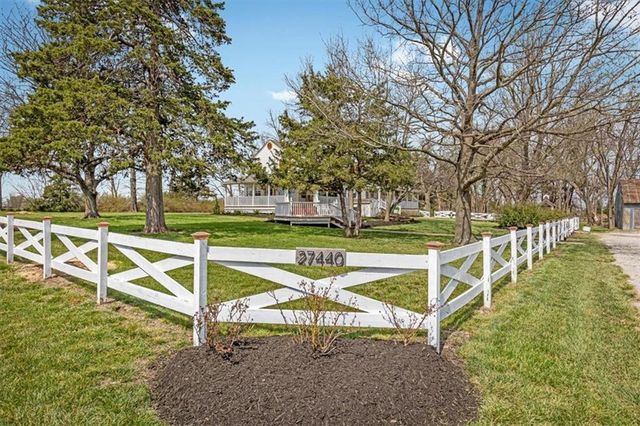 27440 W 215th Street, Spring Hill, KS 66083