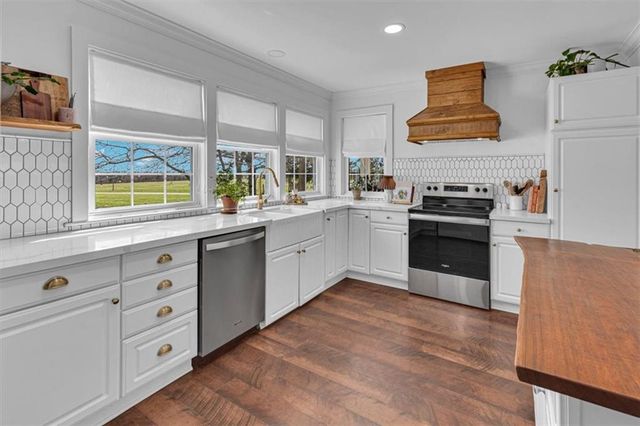 27440 W 215th Street, Spring Hill, KS 66083