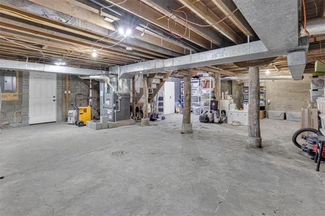 27440 W 215th Street, Spring Hill, KS 66083