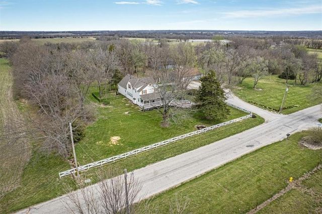 27440 W 215th Street, Spring Hill, KS 66083