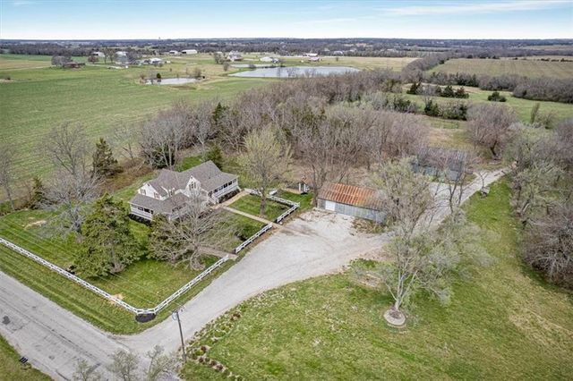 27440 W 215th Street, Spring Hill, KS 66083