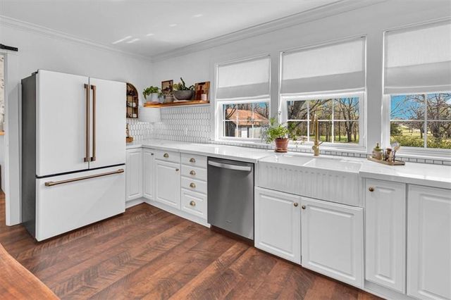 27440 W 215th Street, Spring Hill, KS 66083