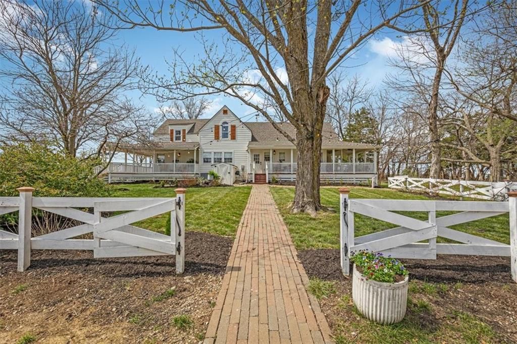 27440 W 215th Street, Spring Hill, KS 66083