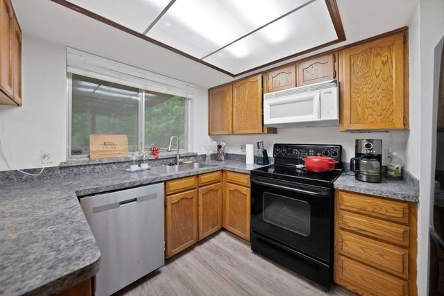 521 Ann Lois Lane, Burleson, TX 76028