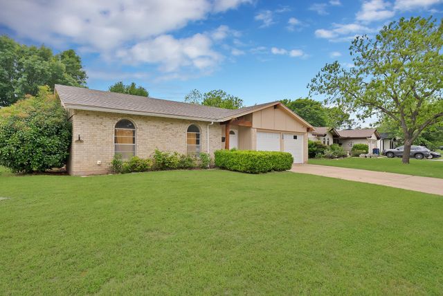 521 Ann Lois Lane, Burleson, TX 76028