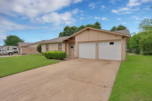 521 Ann Lois Lane, Burleson, TX 76028