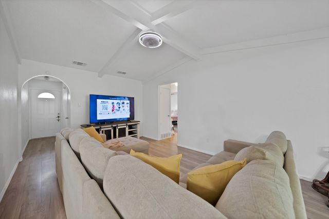 521 Ann Lois Lane, Burleson, TX 76028