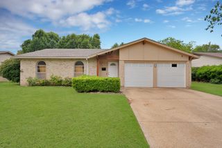 521 Ann Lois Lane, Burleson, TX 76028