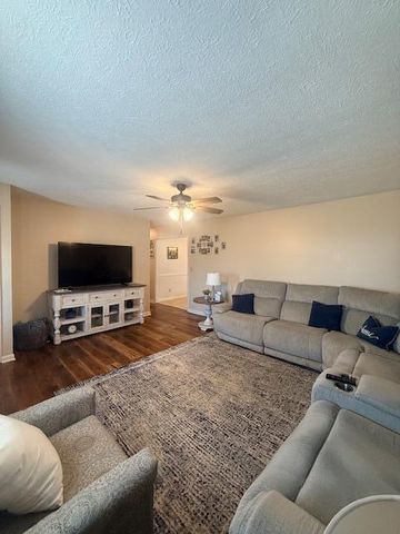 2026 Kimberly Drive, Somerset, KY 42503