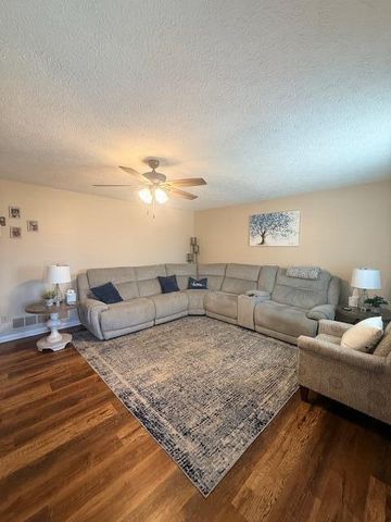 2026 Kimberly Drive, Somerset, KY 42503