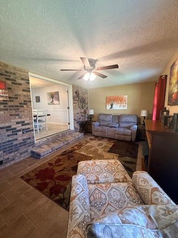 2026 Kimberly Drive, Somerset, KY 42503