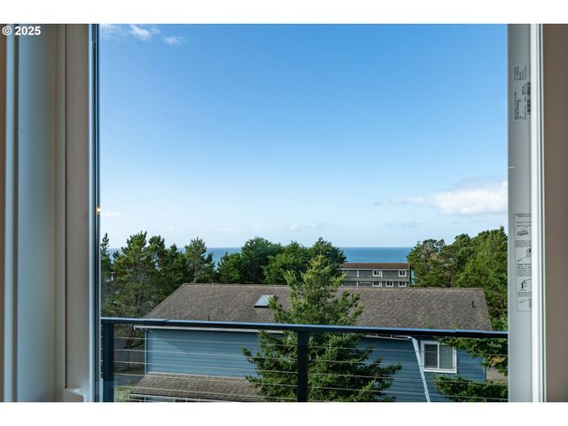 120 CRESCENT St, Tillamook, OR 97141