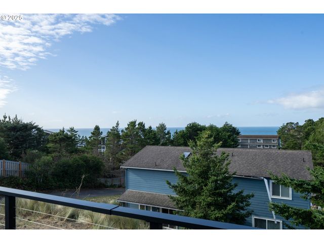 120 CRESCENT St, Tillamook, OR 97141