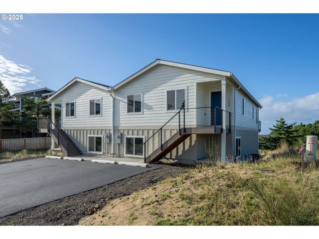 120 CRESCENT St, Tillamook, OR 97141