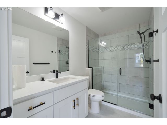 120 CRESCENT St, Tillamook, OR 97141