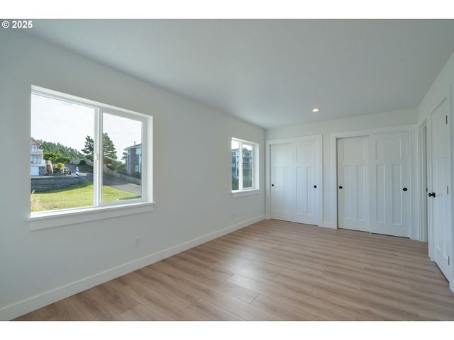 120 CRESCENT St, Tillamook, OR 97141