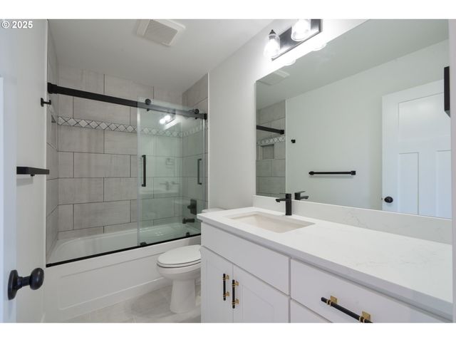 120 CRESCENT St, Tillamook, OR 97141