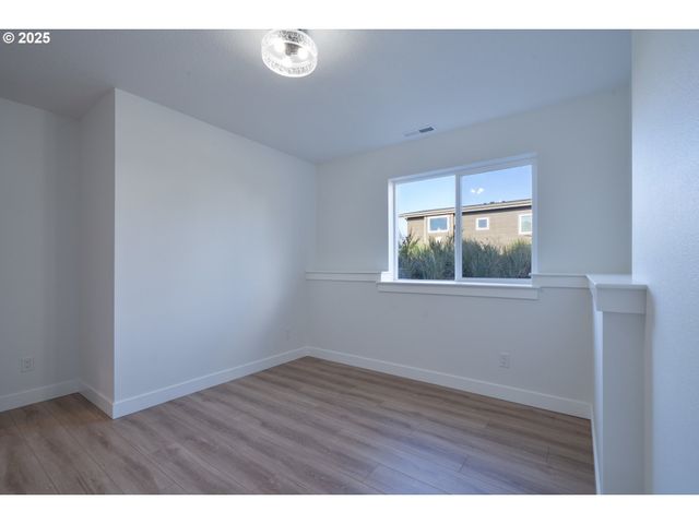 120 CRESCENT St, Tillamook, OR 97141