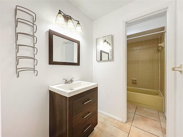 328 SHADOW OAK DRIVE, Casselberry, FL 32707