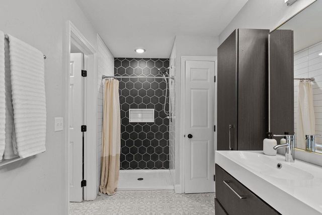 1101 PARK VILLAGE DRIVE, Neenah, WI 54956