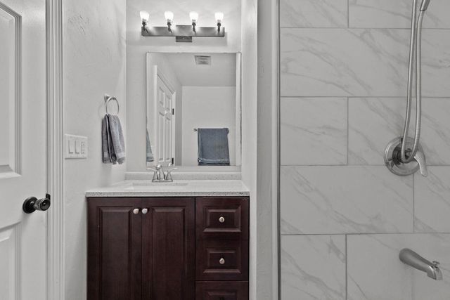 1101 PARK VILLAGE DRIVE, Neenah, WI 54956