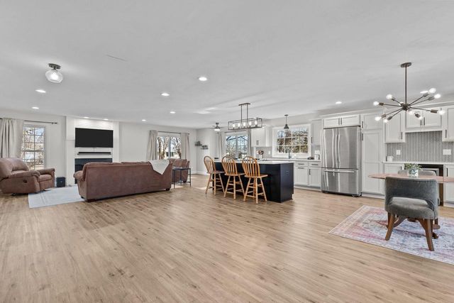 1101 PARK VILLAGE DRIVE, Neenah, WI 54956