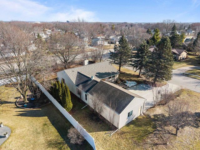 1101 PARK VILLAGE DRIVE, Neenah, WI 54956