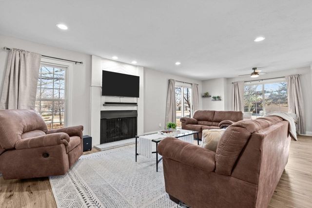 1101 PARK VILLAGE DRIVE, Neenah, WI 54956