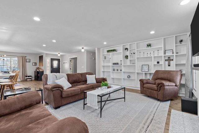 1101 PARK VILLAGE DRIVE, Neenah, WI 54956