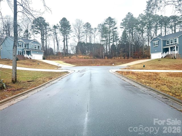 5136 Mark Drive NE, Hickory, NC 28601