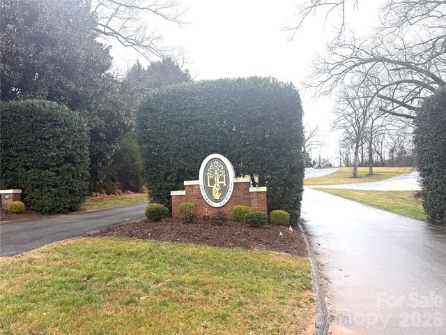 5136 Mark Drive NE, Hickory, NC 28601