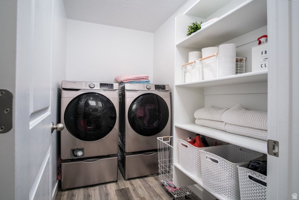 Image 19 of property listing at 1938 N BLUE IRIS AVE, Tooele, UT 84074