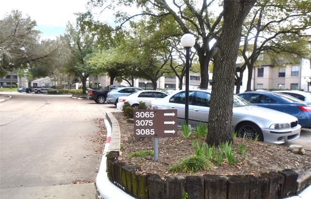 3085 Walnut Bend Lane 12, Houston, TX 77042
