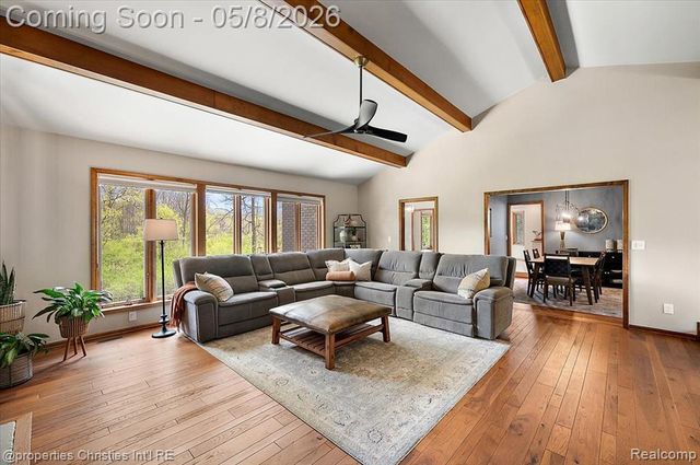 1071 Woodbridge Lane, Rochester, MI 48306