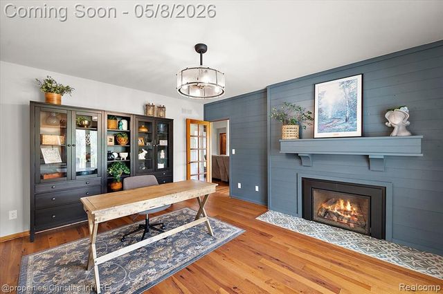 1071 Woodbridge Lane, Rochester, MI 48306