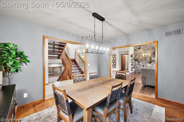 1071 Woodbridge Lane, Rochester, MI 48306