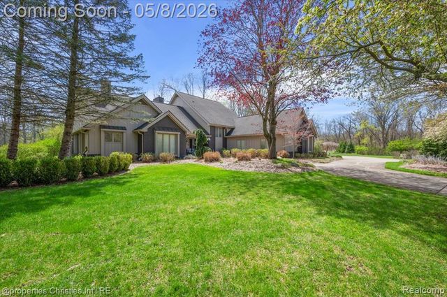 1071 Woodbridge Lane, Rochester, MI 48306