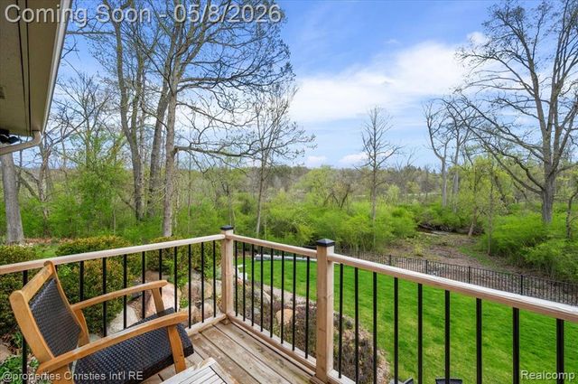 1071 Woodbridge Lane, Rochester, MI 48306