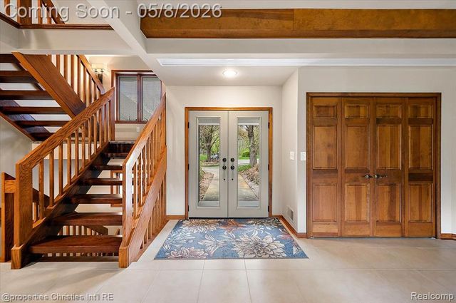 1071 Woodbridge Lane, Rochester, MI 48306
