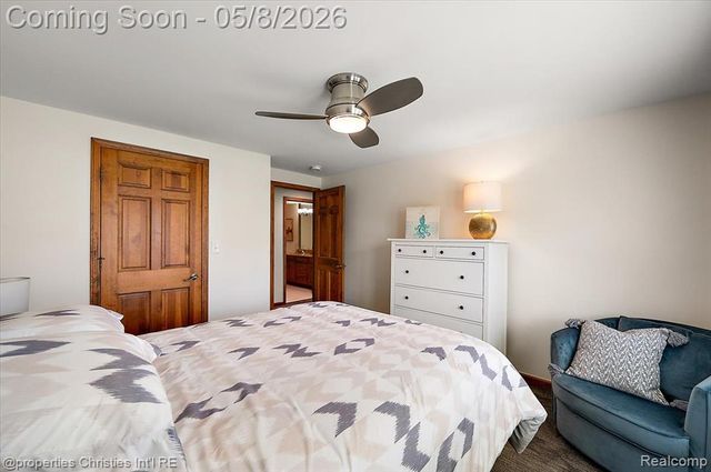 1071 Woodbridge Lane, Rochester, MI 48306