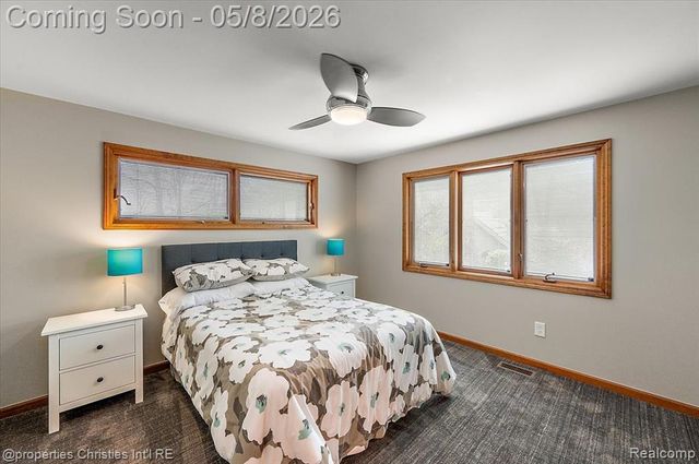 1071 Woodbridge Lane, Rochester, MI 48306