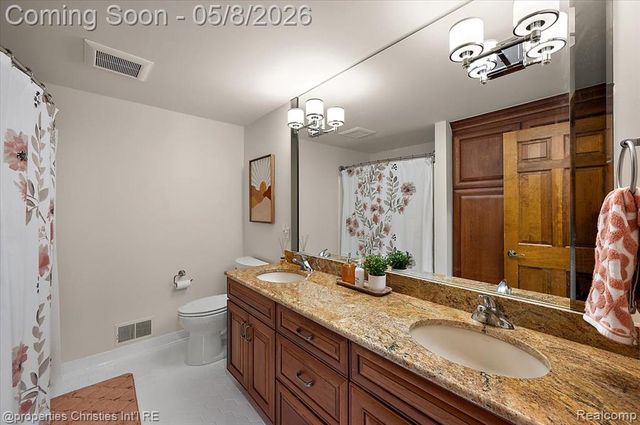 1071 Woodbridge Lane, Rochester, MI 48306