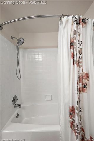 1071 Woodbridge Lane, Rochester, MI 48306