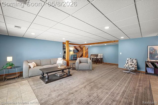 1071 Woodbridge Lane, Rochester, MI 48306