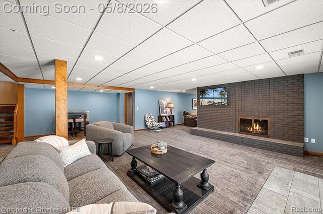 1071 Woodbridge Lane, Rochester, MI 48306