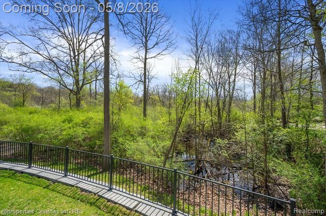 1071 Woodbridge Lane, Rochester, MI 48306